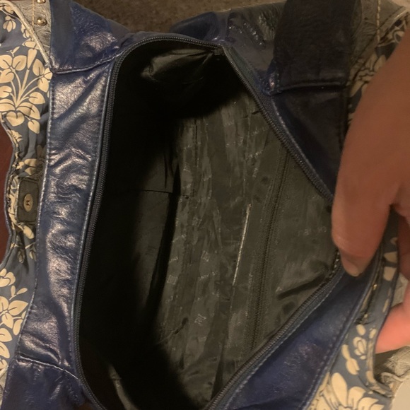 Crocodile Patent Leather - Picture 8 of 11